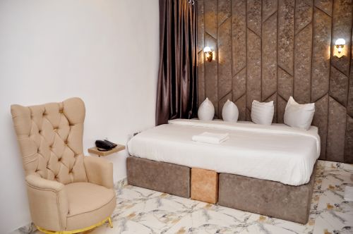 Executive room mega cloud